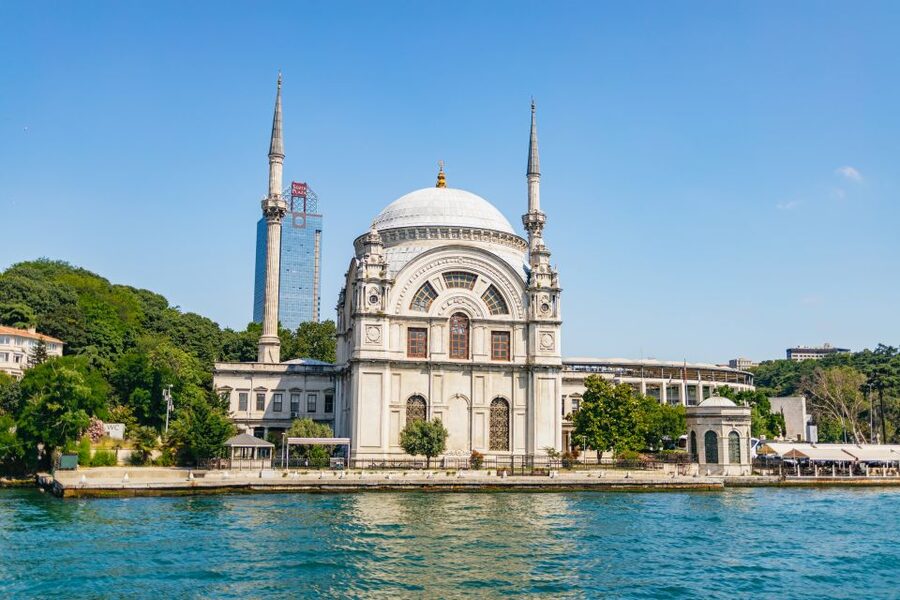 Istanbul: Bosphorus Yacht Cruise with Stopover on Asian Side - Why the Bosphorus is Istanbul’s best moving viewpoint