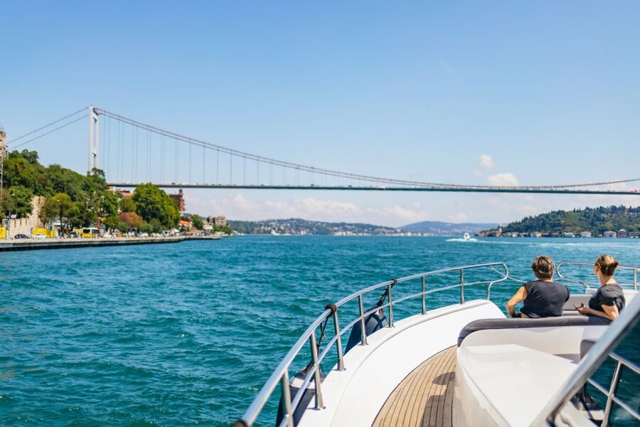 Istanbul: Bosphorus Yacht Cruise with Stopover on Asian Side - Dolmabahce Palace, Ortakoy, and the first European views