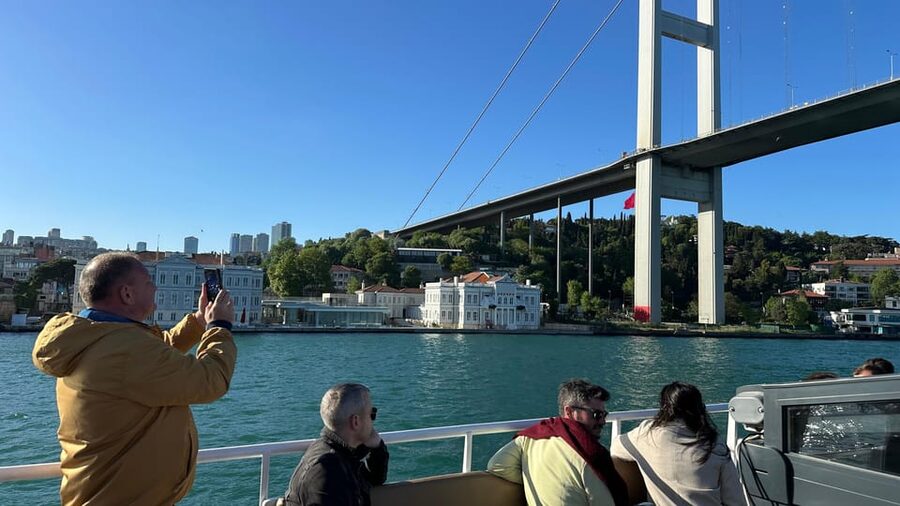 Istanbul: Daytime or Sunset Sightseeing Cruise & Audio Guide - Key points to know before you book