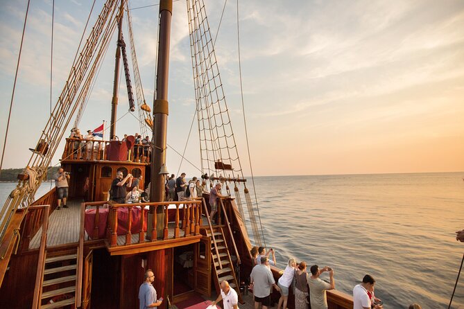 Karaka - The Best Dubrovnik Sunset Cruise (adults only) - Who should book the Karaka cruise