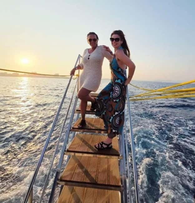 Larnaca: Sunset Cruise with Unlimited Wine & Beers - The mood on board