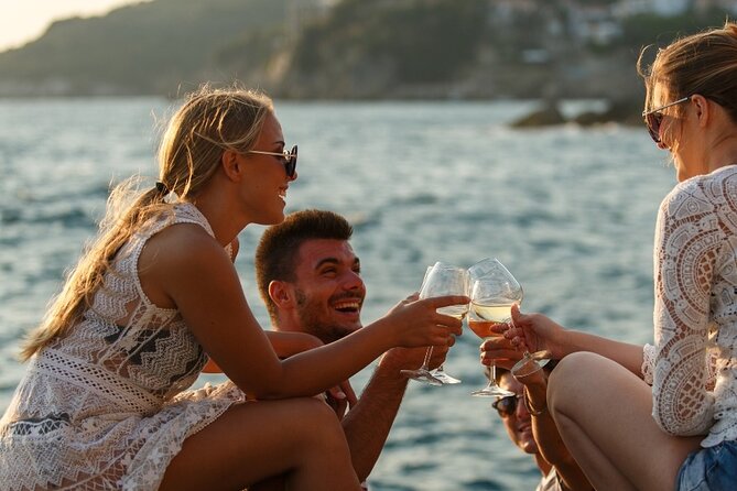 Luxury Catamaran Cruise, Dia Island –Open Bar & Lunch -Top Rated! - What the open bar really adds
