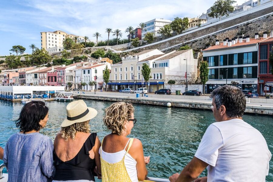 Mahon: Harbor Boat Tour with Underwater Viewing & Commentary - Who will enjoy this cruise most