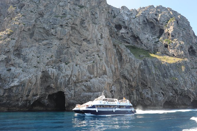 Mallorca in One Day Sightseeing Tour with Boat Ride and Vintage Train - The 1912 wooden train through the valley