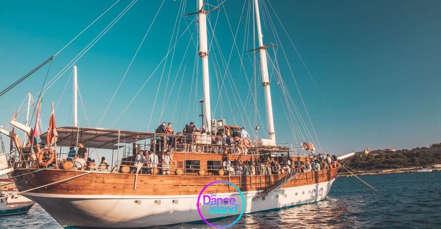 Malta: Sailboat Party with an Open Bar, Snack, and Swimming - Sunset views with the music building