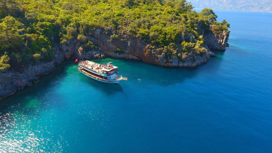 Marmaris: Boat Trip with Unlimited Drinks and BBQ Lunch - Aquarium Bay and the Phosphorous Cave