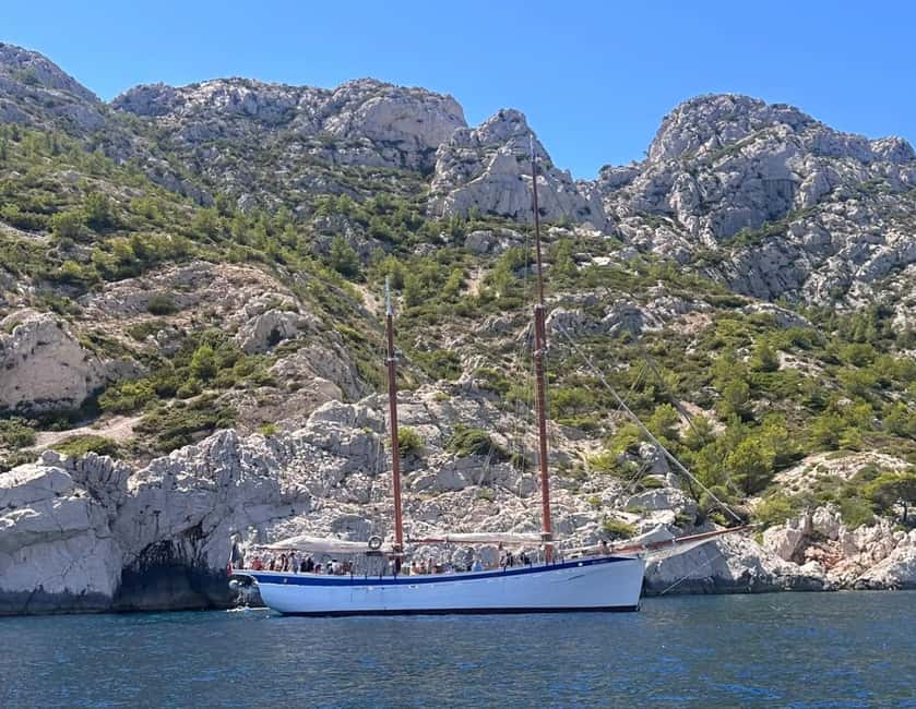 Marseille: Calanques Sailing Cruise with Lunch and Wine - Reaching the Calanques and the first swim