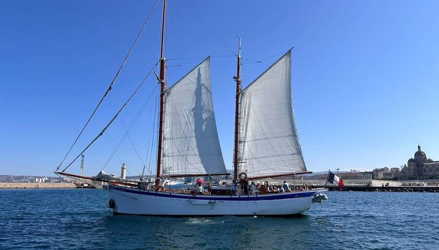Marseille: Calanques Sailing Cruise with Lunch and Wine - The second cove and the Riou archipelago