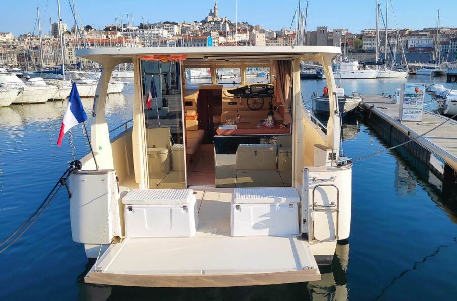 Marseille: Sunset Boat Cruise with Buffet and Organic Wine - Sunset over the water