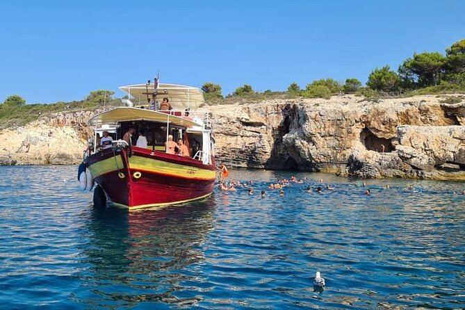Medulin -Kamenjak 5h boat trip with lunch & drinks on Sandra Boat - Swimming inside Golumbera Cave