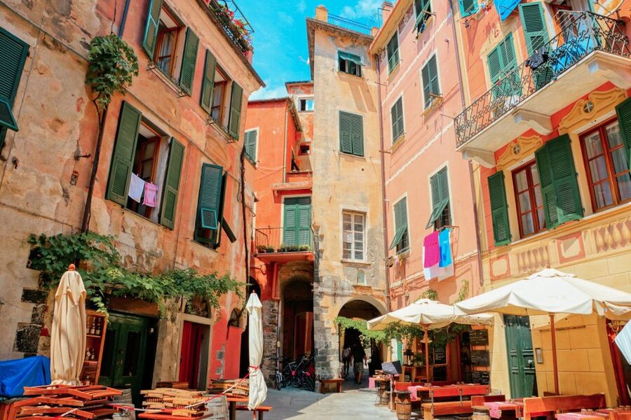Milan: Cinque Terre Full-Day Guided Trip With Cruise - Manarola, One Hour Among the Colorful Houses