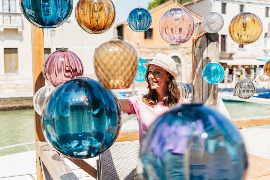Murano & Burano: Boat Tour with Guide & Glass Factory Visit - Murano: Glassmaking With About an Hour to Explore