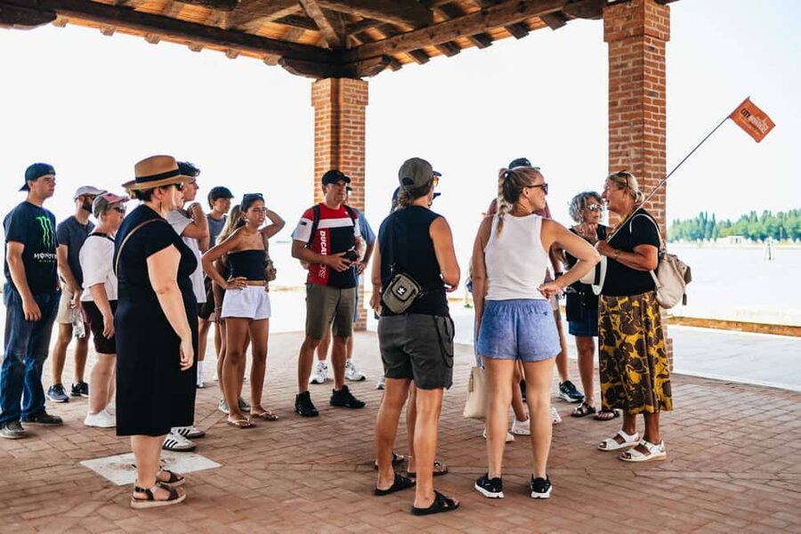 Murano & Burano Guided Tour by Private Boat with Glassmaking - Why Murano and Burano make a smart half-day trip