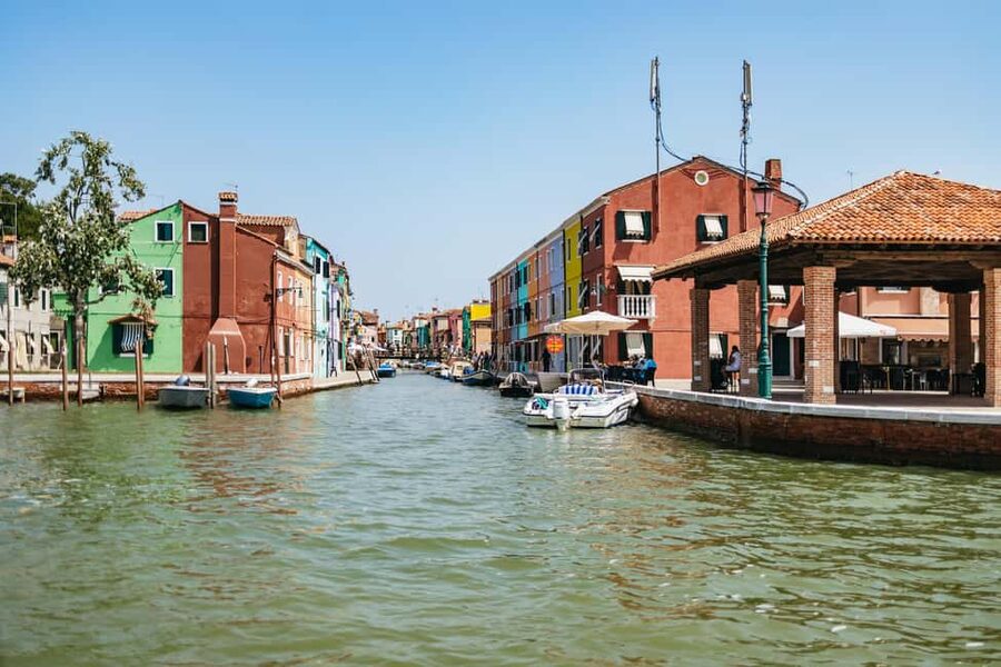 Murano & Burano Guided Tour by Private Boat with Glassmaking - Burano: bright homes and a fading lace tradition