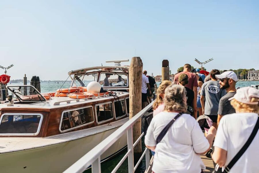 Murano & Burano Guided Tour by Private Boat with Glassmaking - The guides are a major part of the experience