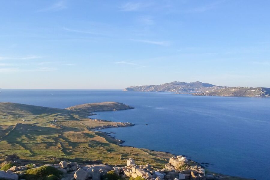 Mykonos: Yacht Cruise to Rhenia and Guided Tour of Delos - Lunch on the yacht