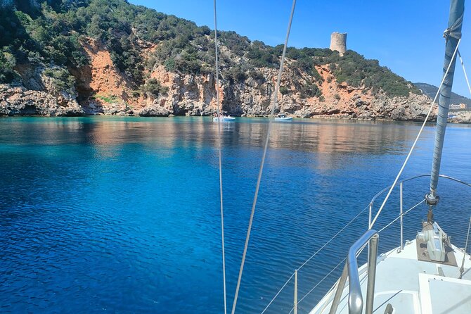 One day excursion on a sailing boat in the Gulf of Alghero - Lunch, aperitif, and what is supplied