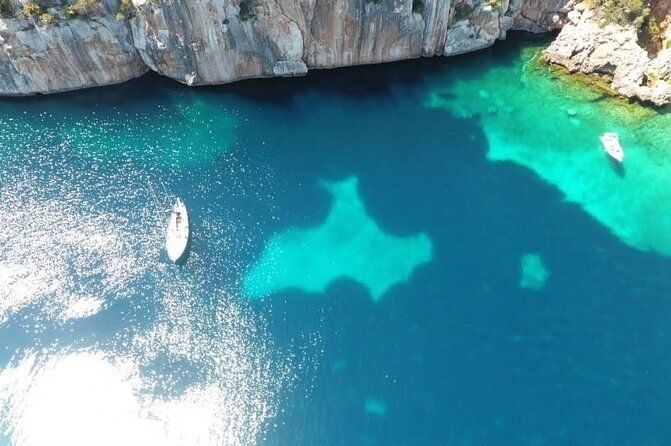One day excursion on a sailing boat in the Gulf of Alghero - Cala Dragunara, the day’s main stop