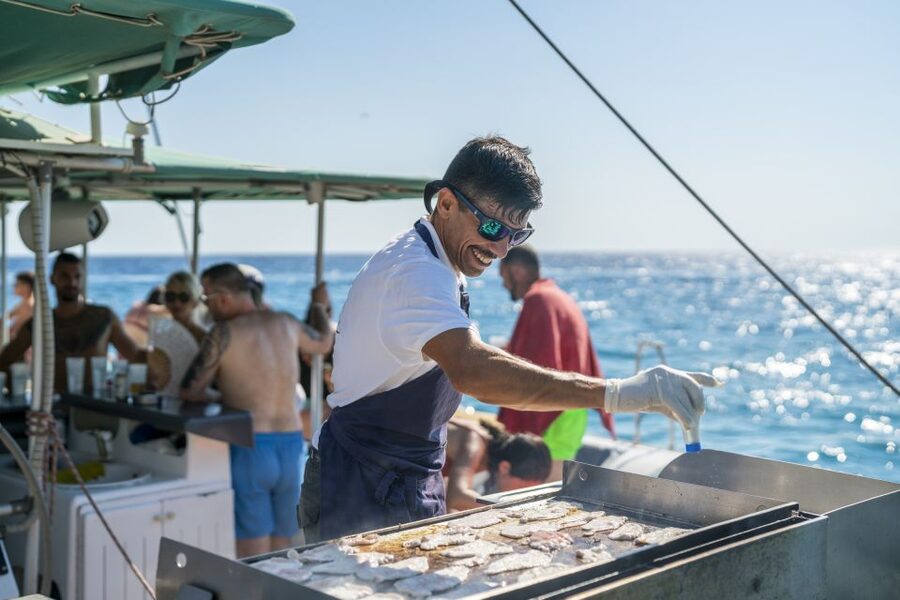 Palma de Mallorca: 5-Hour Catamaran Cruise with Lunch & Swim - Morning Sun or Afternoon Sunset