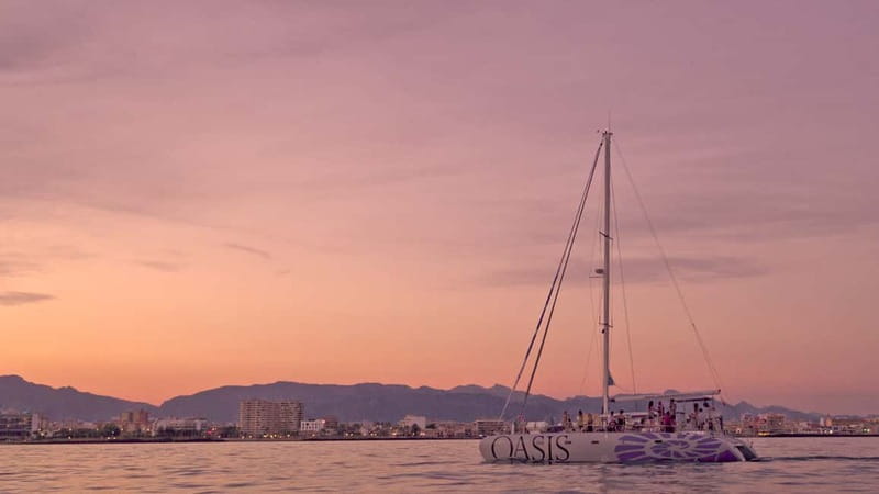 Palma de Mallorca: Deluxe Catamaran Sailing Tour with Meal - Should you book the Oasis catamaran?
