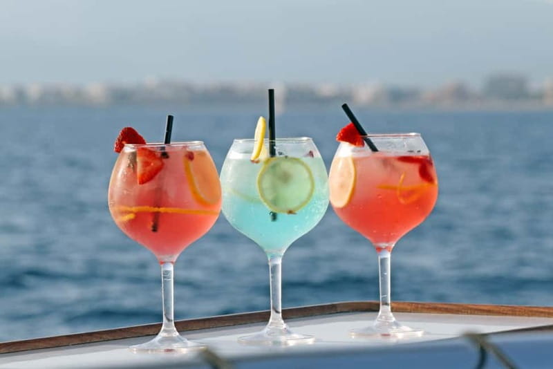 Palma de Mallorca: Deluxe Catamaran Sailing Tour with Meal - Why the Oasis catamaran is different