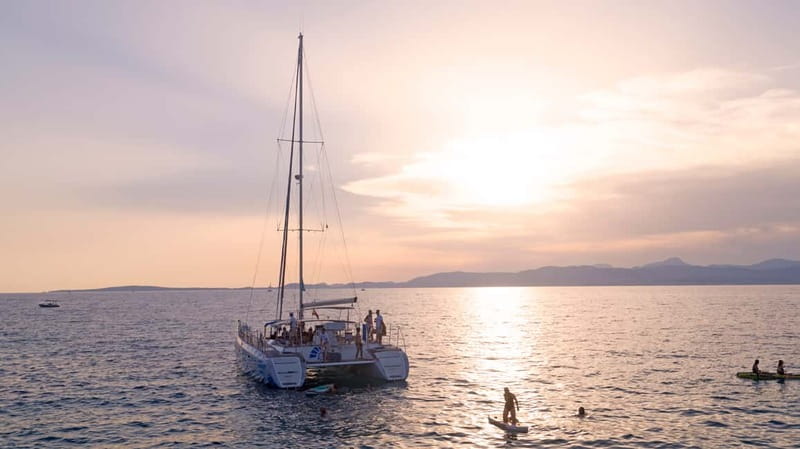 Palma de Mallorca: Deluxe Catamaran Sailing Tour with Meal - Cala Vella and the Cap Rocat swimming stop