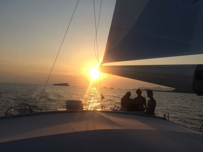 Palma de Mallorca: Deluxe Catamaran Sailing Tour with Meal - The adults-only sunset sailing