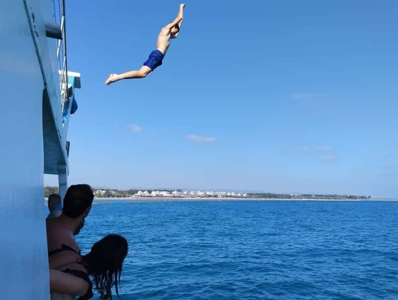 Paphos: Glass Bottom Boat Trip with Swimming or Snorkeling - The 90-minute cruise: a good short outing