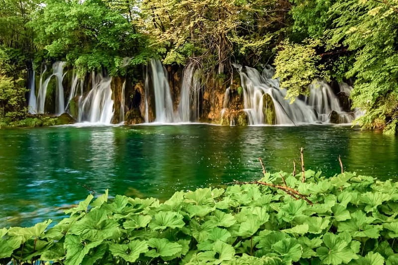 Plitvice Lakes: Guided Walking Tour with Bus and Boat Ride - The 20-minute electric-boat ride