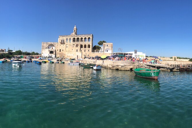 Polignano a Mare boat tour emotions, caves, diving and appetizers - Grotta Azzurra and the first cave views
