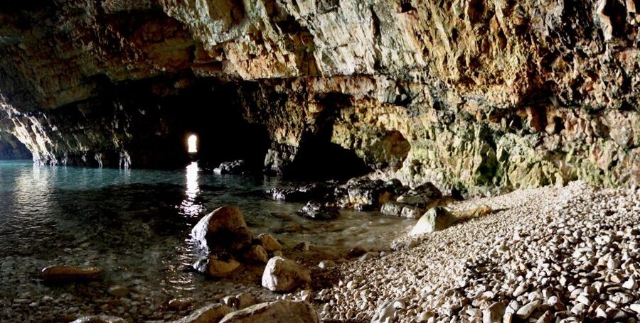 Polignano a Mare: Boat Trip, Swim & Cave with Aperitif - Grotta Ardito and the smaller grottos