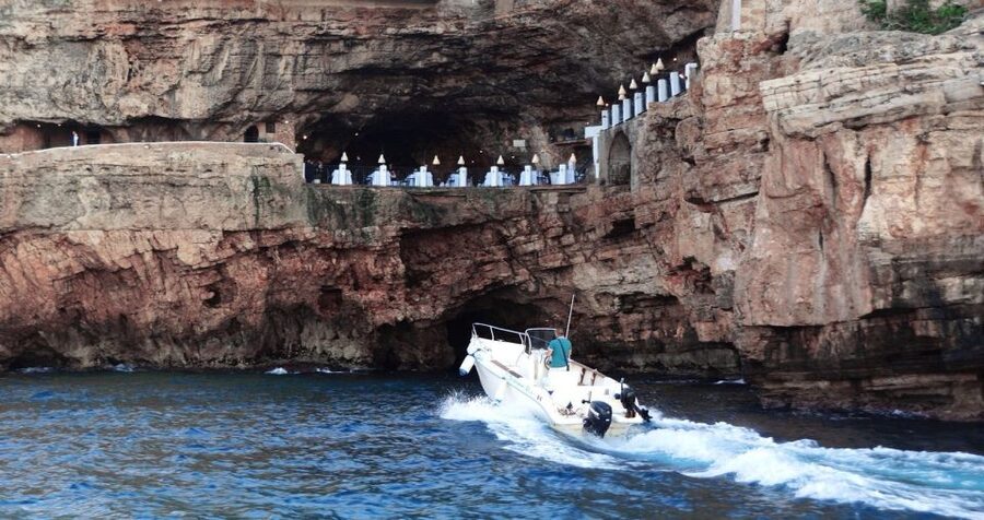 Polignano a Mare: Speedboat Cruise to Caves with Aperitif - Grotta Ardito and Grotta delle Monache
