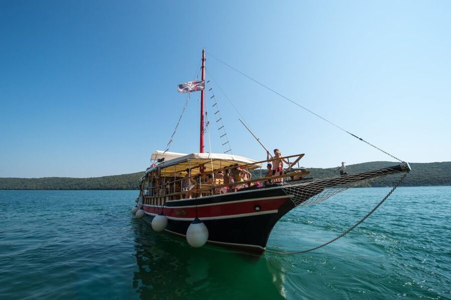 Poreč: Evening Boat Trip to Discover Dolphins - The cruise along Istria’s west coast