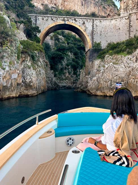 Positano: Shared Sunset Cruise - Meeting point and evening planning