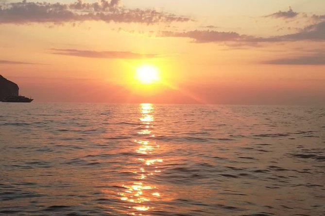 Private Sunset Cruise with Prosecco Onboard - Prosecco, snacks, and the feel onboard