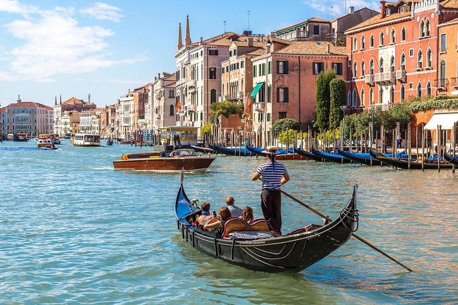 Private Venice 2 hrs Tour: Boat & Walking Tour with food tasting - Venice from the water, then on foot