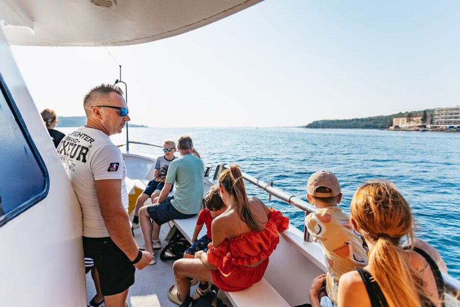 Pula: Dolphin&Sunset Cruise in Brijuni with Dinner&Drinks - Should you book the Pula dolphin and sunset cruise?