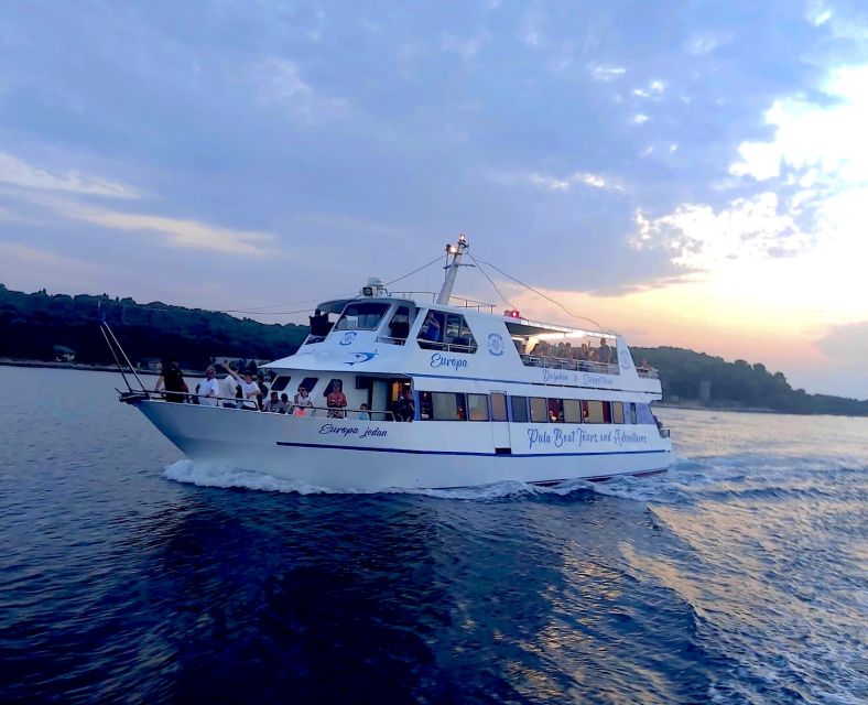 Pula: Dolphin&Sunset Cruise in Brijuni with Dinner&Drinks - Setting out aboard Europa