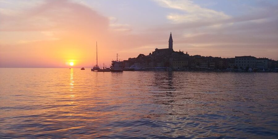 Rovinj: Sunset Boat Trip with Dolphin Watching - Sunset over the Adriatic