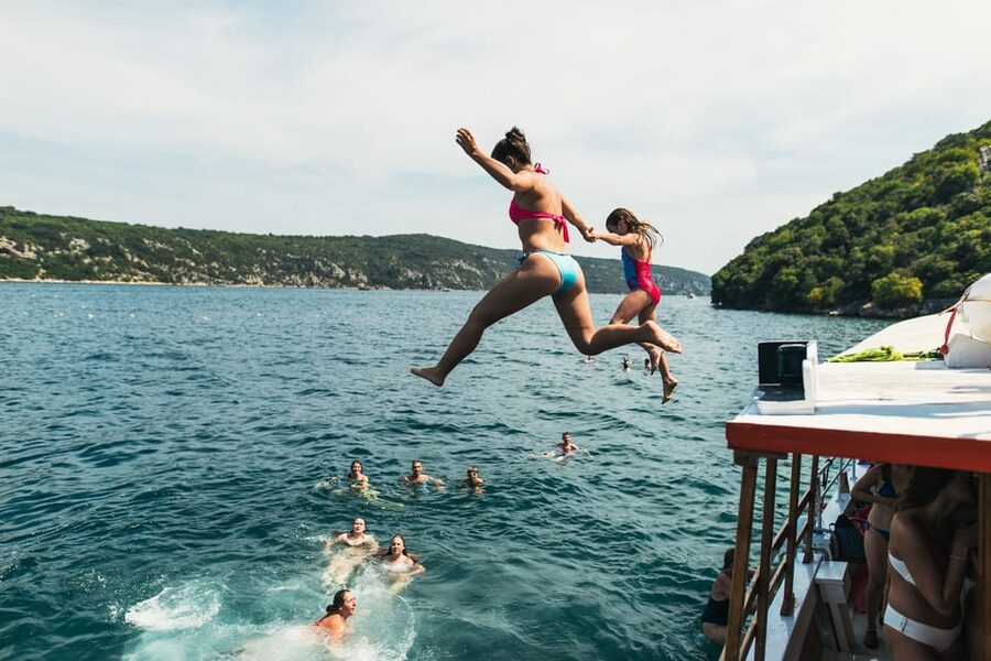 Rovinj: Sunset Cruise with Swim Stop, Drinks, and Fruits - Who should book this outing