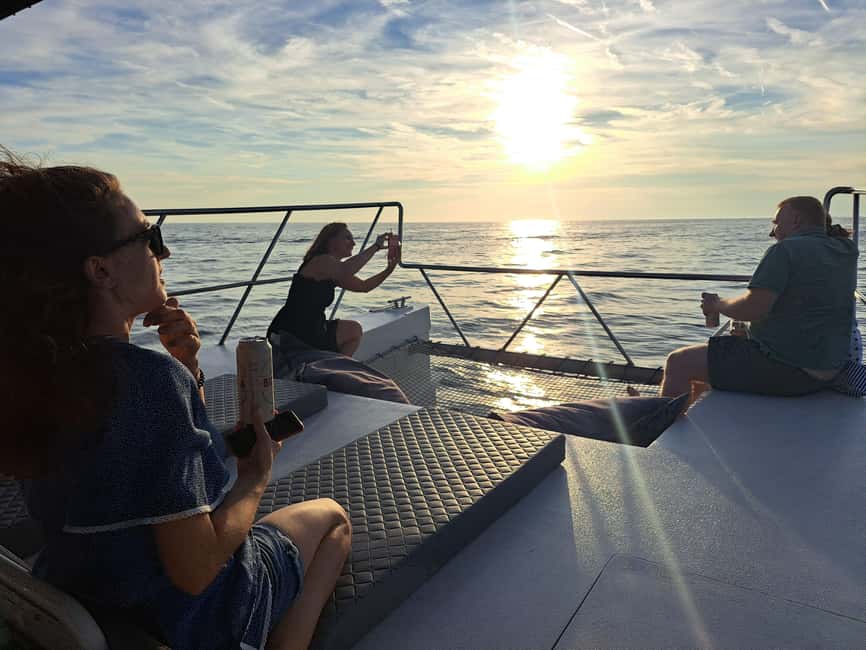 Rovinj: Sunset & dolphin group tours with Catamaran - What happens during the 90-minute route