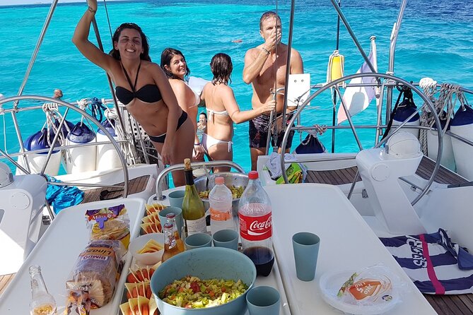 Sailing boat from Santa Teresa di Gallura to the Maddalena Archipelago - Price and what the day is worth