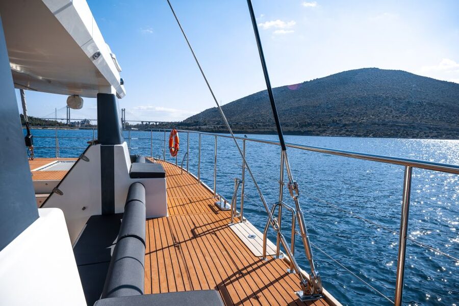 Santorini: Catamaran Caldera Cruise with Meal and Drinks - Red Beach, White Beach, and Mesa Pigadia