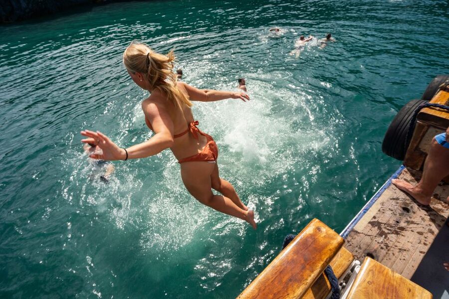 Santorini: Volcanic Islands Cruise with Hot Springs Visit - Sailing through Santorini’s caldera