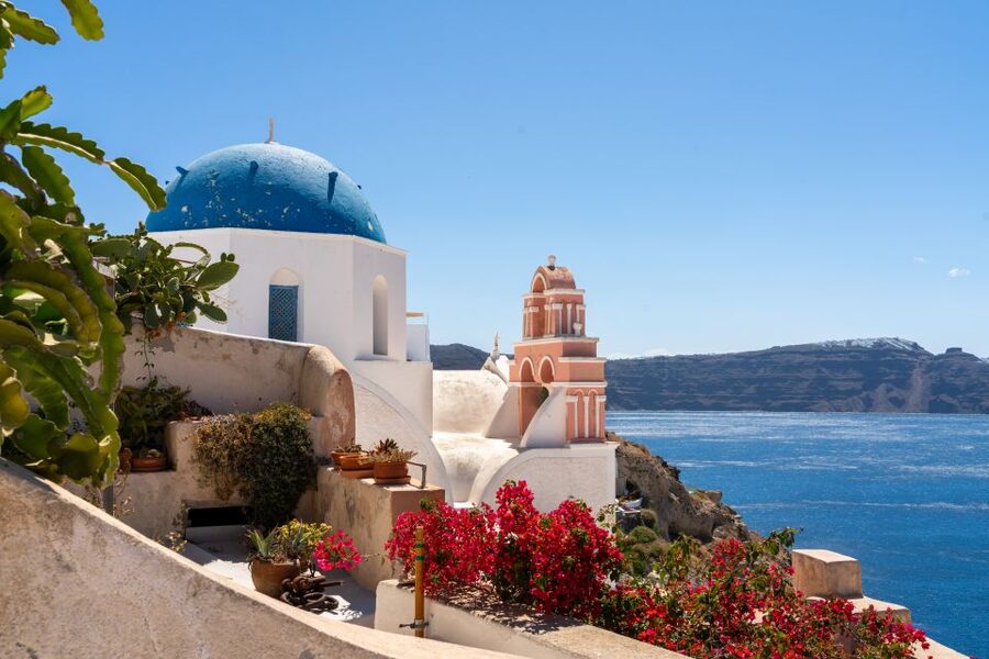 Santorini: Volcanic Islands Cruise with Hot Springs Visit - Returning through the caldera