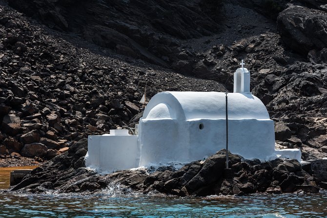 Santorini Volcano and Hot Springs Cruise Tour from Fira Old Port - Nea Kameni: a real volcanic walk, not a museum visit