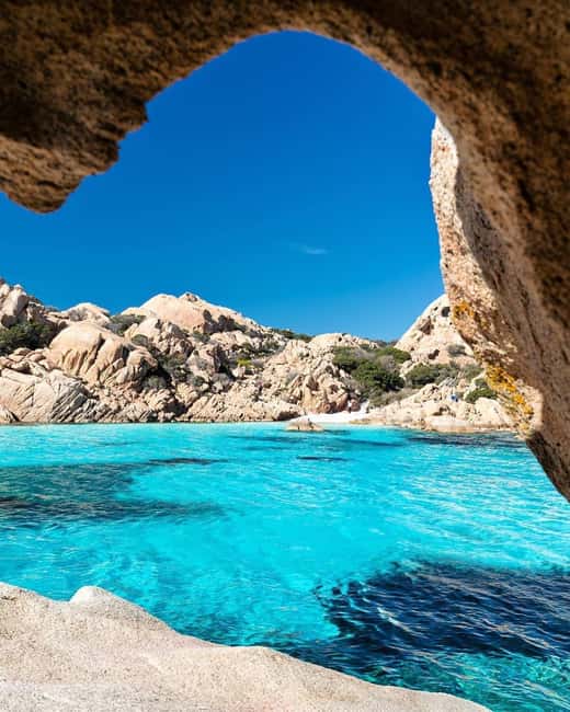 Sardegna: Tavolara Boat Tour with Snorkeling - Dolphins, fish, and the value of a flexible captain