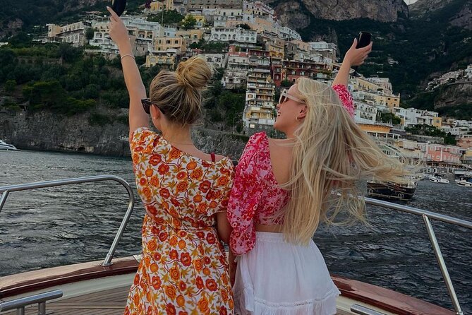 Shared Sunset Cruise from Positano with Drinks & Snacks 1.5-Hour - The boat, seating, and group size