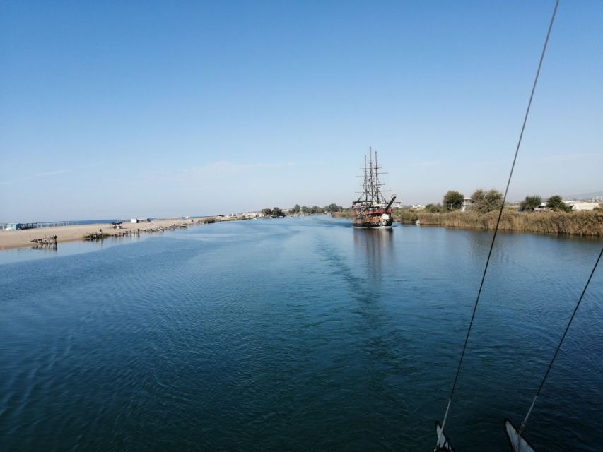 Side: Dolphin Island Boat Tour w/ Lunch & Foam Party - A hot lunch served on board