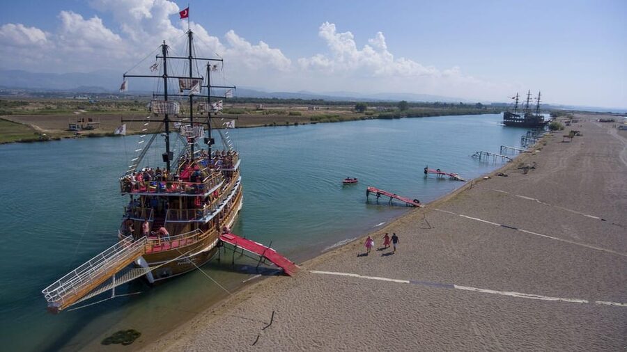 Side: Dolphin Island Boat Trip with Lunch & Unlimited Drinks - How good is the $24 value?